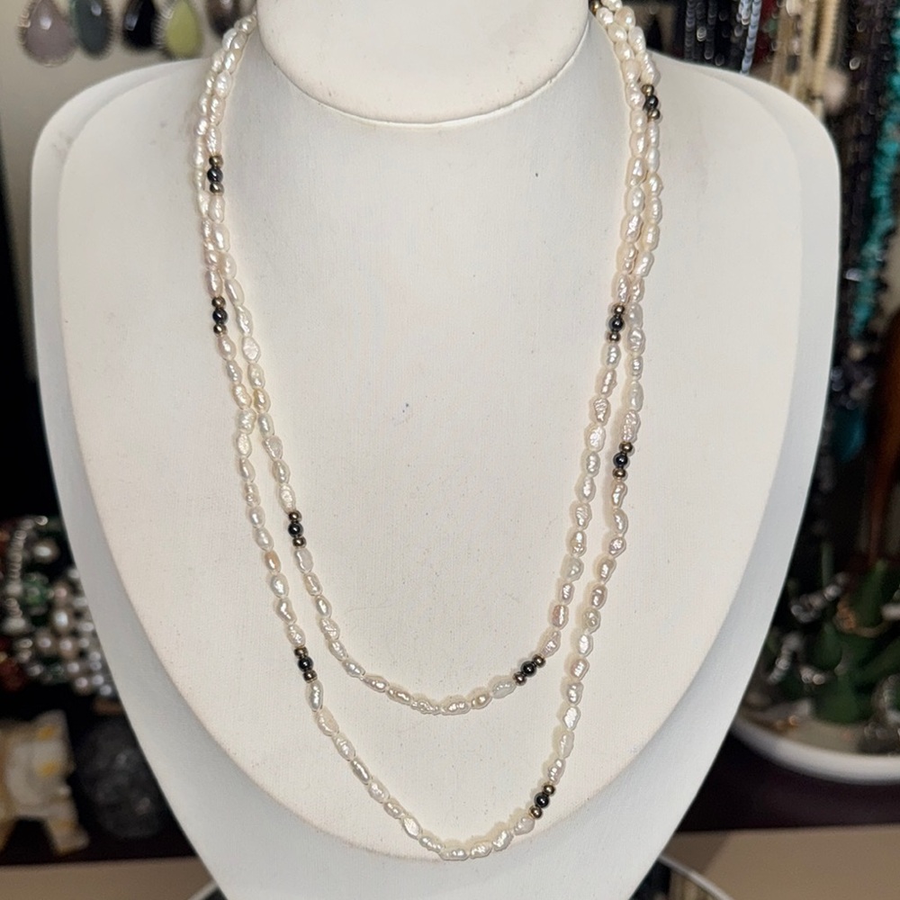 Rice pearl and hematite accents Necklace